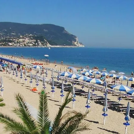 Riviera Del Conero Centro -parcheggio Privato Terrazzo Coperto Abitabile Numana